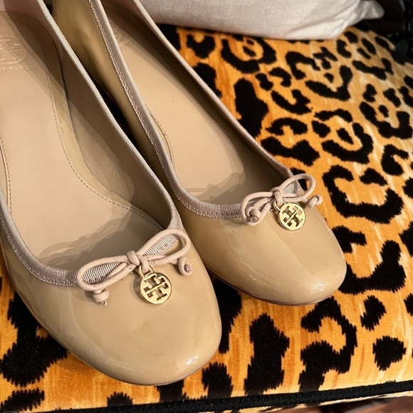 TORY BURCH Chelsea Charm Patent Leather Pump Block Heel Nude Size 10.5 NEW! - Picture 7 of 16